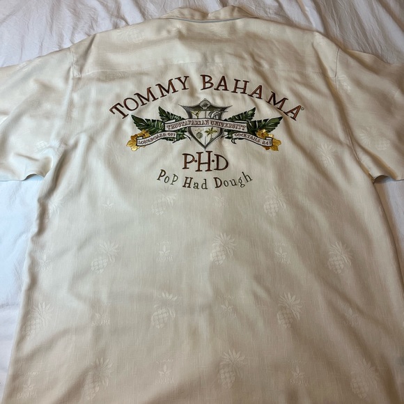 Tommy Bahama Silk Short Sleeve Button Down Pop Had Dough Men’s Size Medium - Picture 6 of 10
